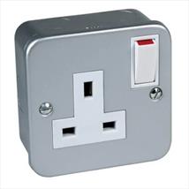 Status Metal Clad 1 Gang Switched Socket